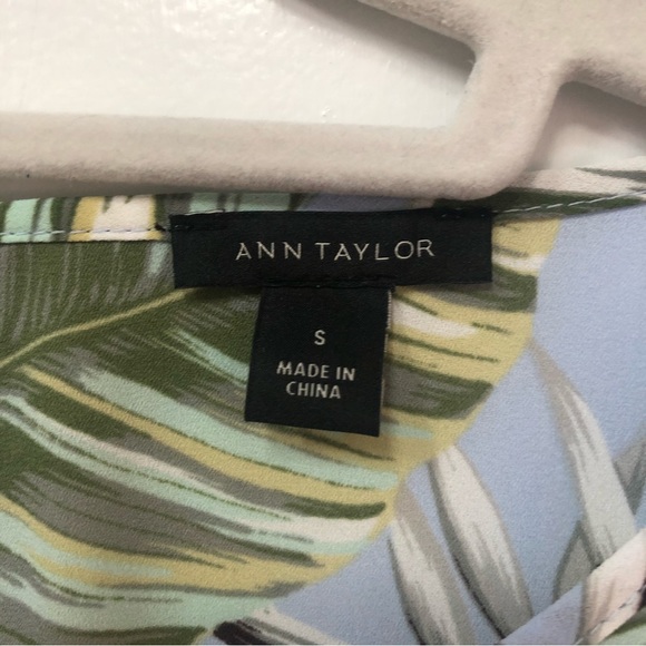 Ann Taylor flowy jungle floral print top size S oversized tie sleeve EUC - Picture 5 of 10